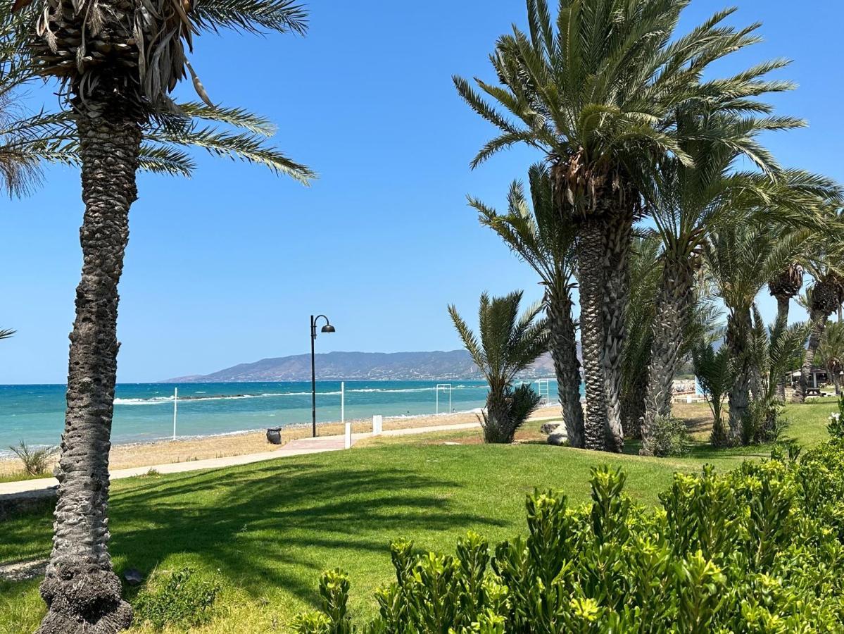 Path Latchi Beachfront Apartments Buitenkant foto