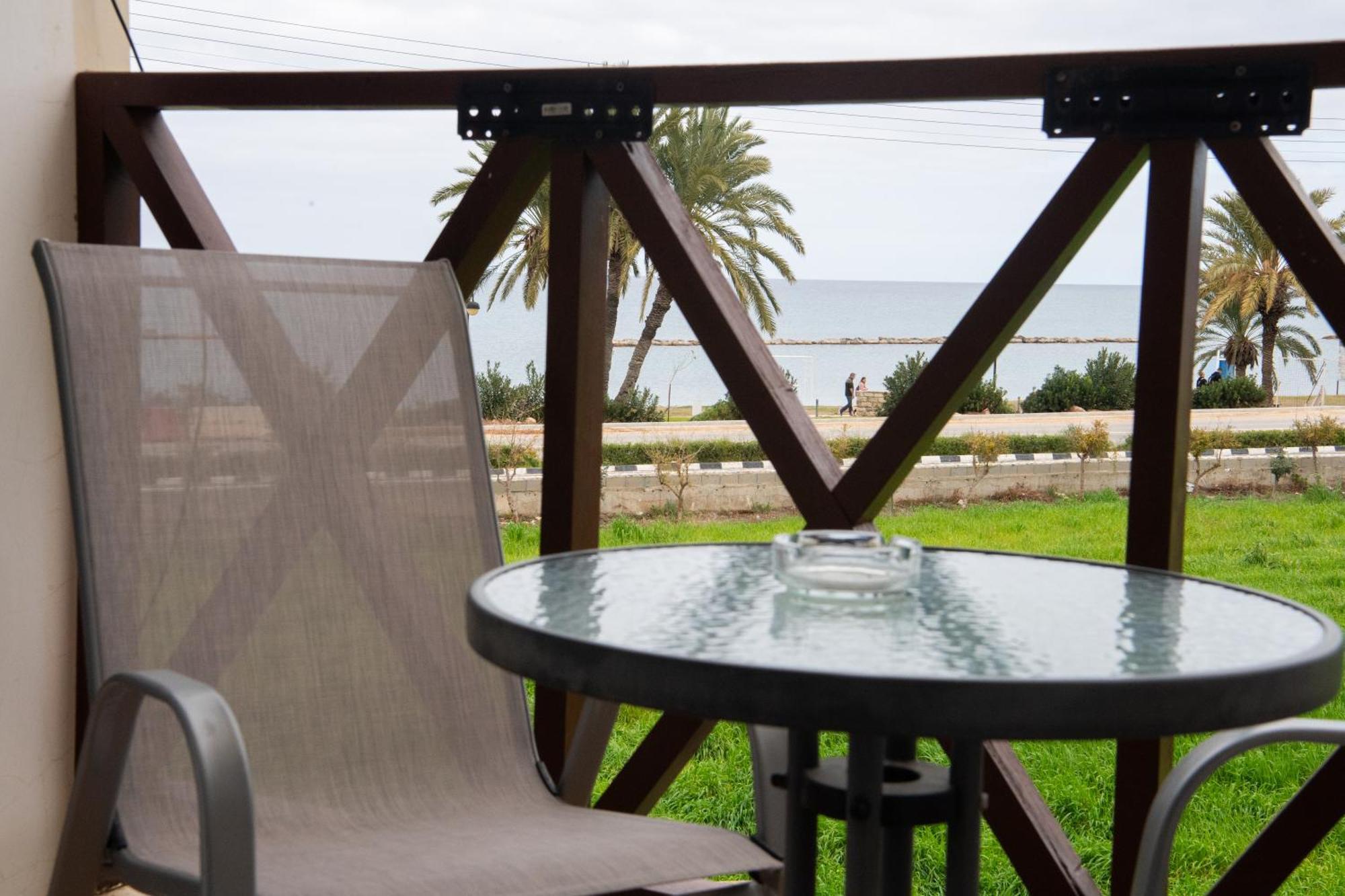 Path Latchi Beachfront Apartments Buitenkant foto