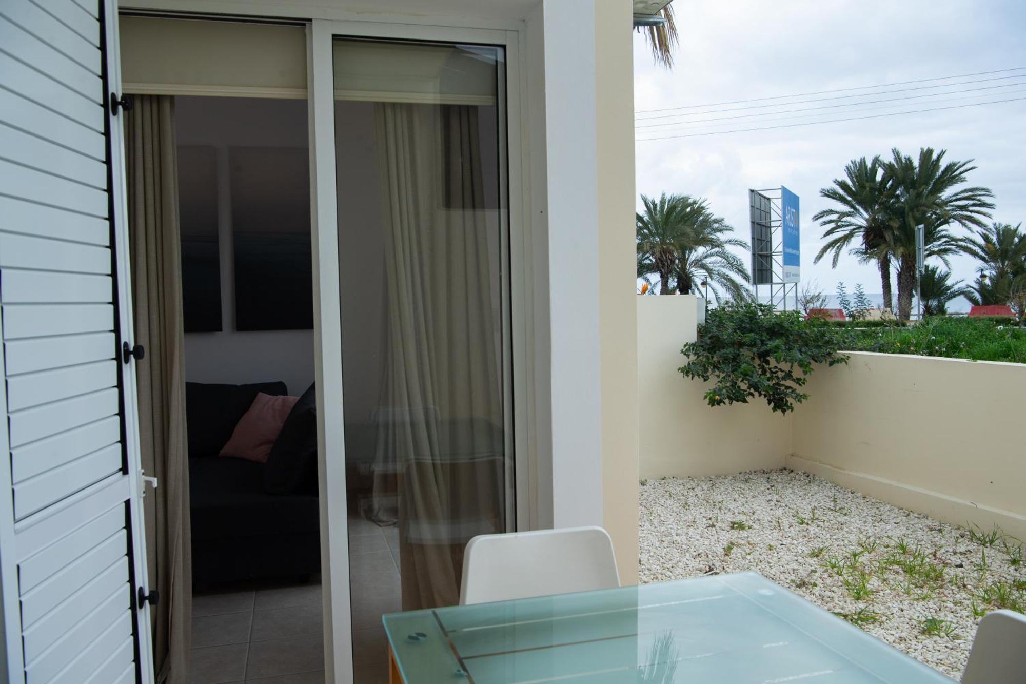 Path Latchi Beachfront Apartments Buitenkant foto