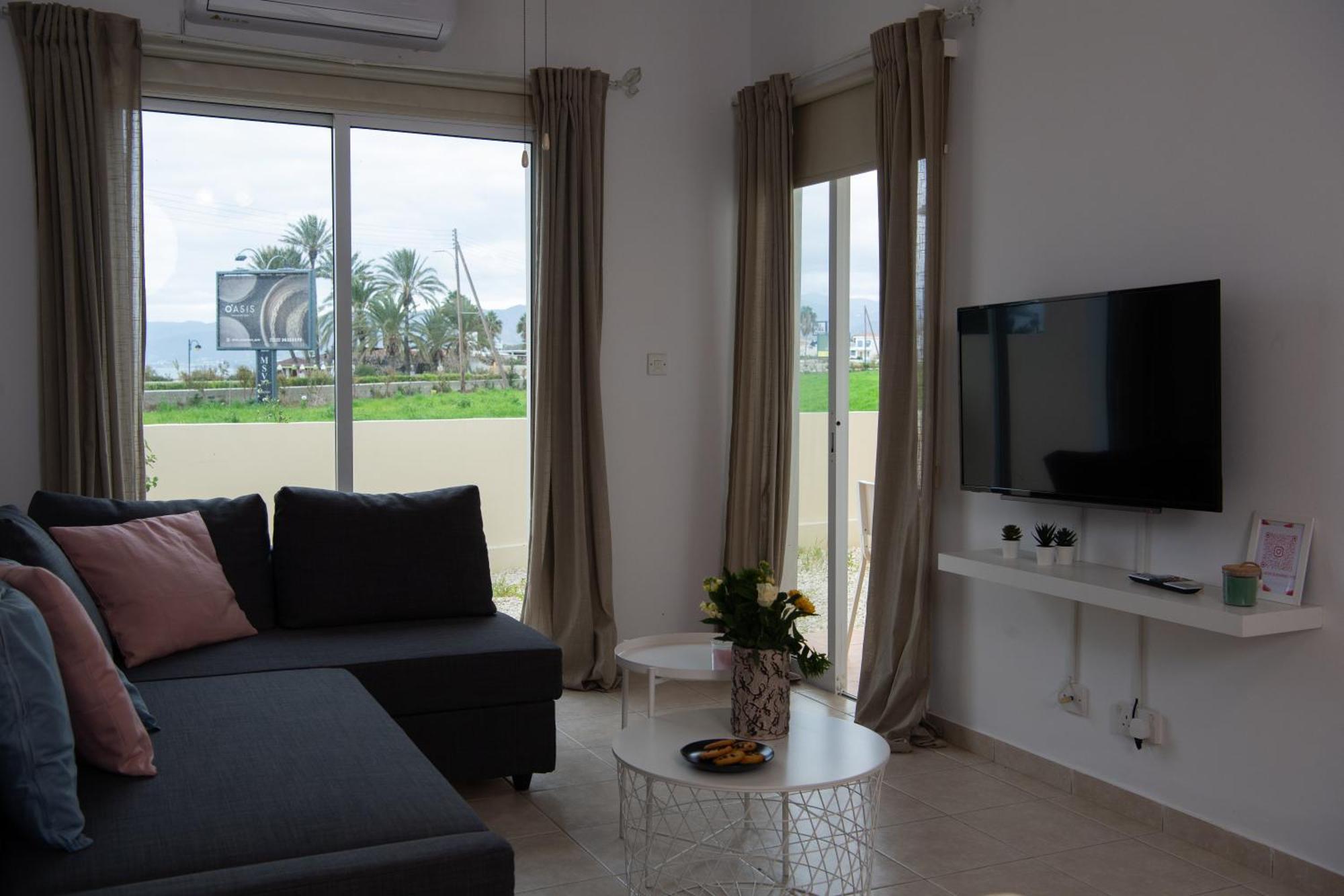 Path Latchi Beachfront Apartments Buitenkant foto